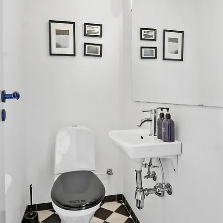 2 Bedroom Cozy In Prázdninový dům