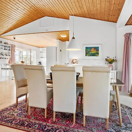 2 Bedroom Cozy In *