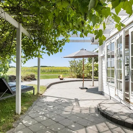 2 Bedroom Cozy In Prázdninový dům *