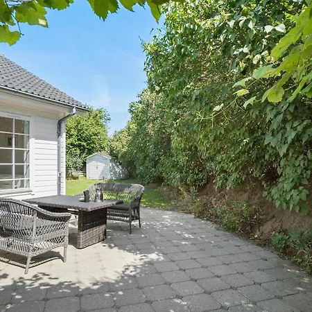 2 Bedroom Cozy In Prázdninový dům